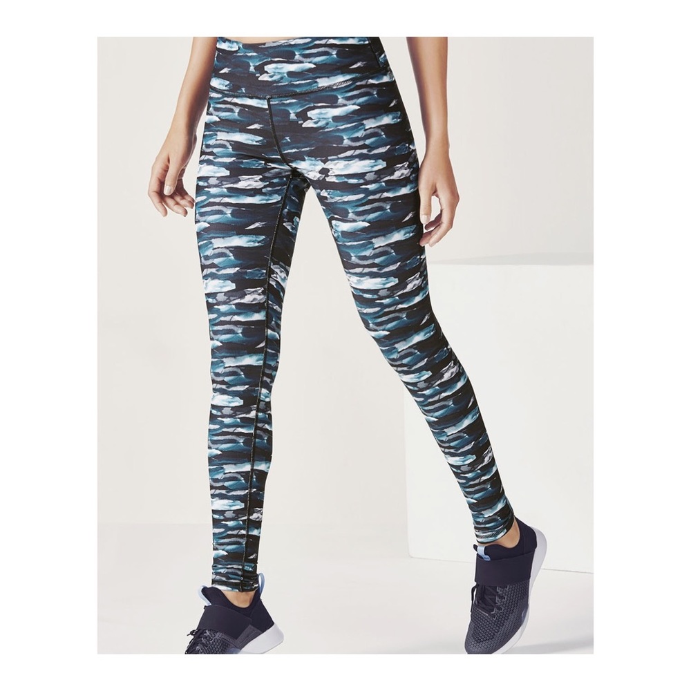 Fabletics Salar Printed PowerHold Legging - Cirrus